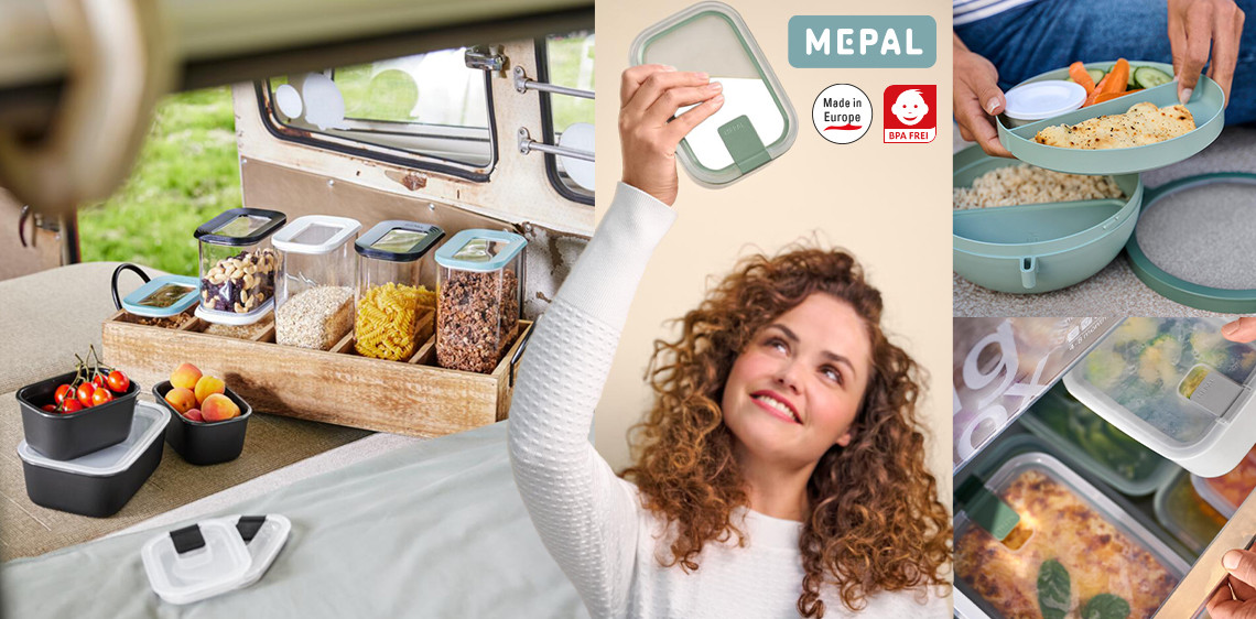 Picknickszene mit MEPAL-Aufbewahrungsbehältern, Erdbeeren, Zitronen und einer lächelnden Frau vor einem Wohnmobil und Bäumen, mit dem Text "MEPAL - Made in Europe - BPA frei".
