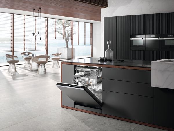 Integrierbare Geschirrspüler spiegeln nahtlos das Design Ihrer  Küchenfront Miele Geschirrspüler mit farblich identischen Frontdekor integriert in  eine Kücheninsel