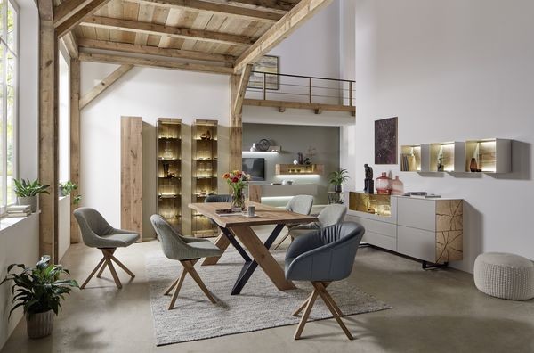 Hartmann Kollektion Vara für den Essbereich - Esstisch, Hängeelement und Standvitrine