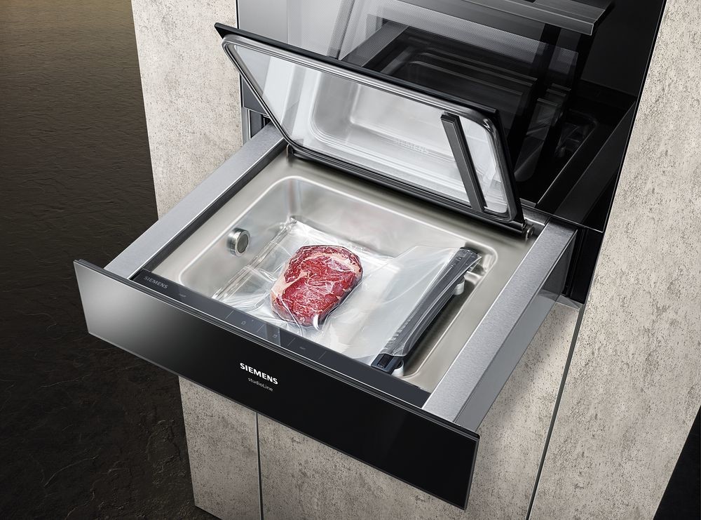 Siemes Backofen mit Sous-vide-Funktion Siemens Vakkuumschublade mit vakuumierten Fleisch