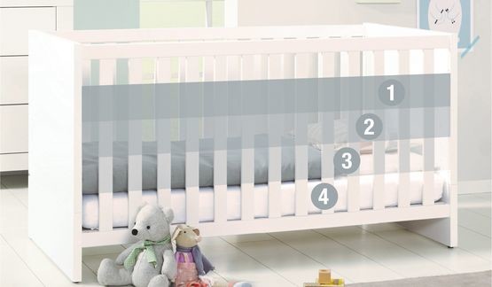 Weißes Gitterbett der Marke PAIDI mit vier-stufigem Schema für altersgerechten Umbau