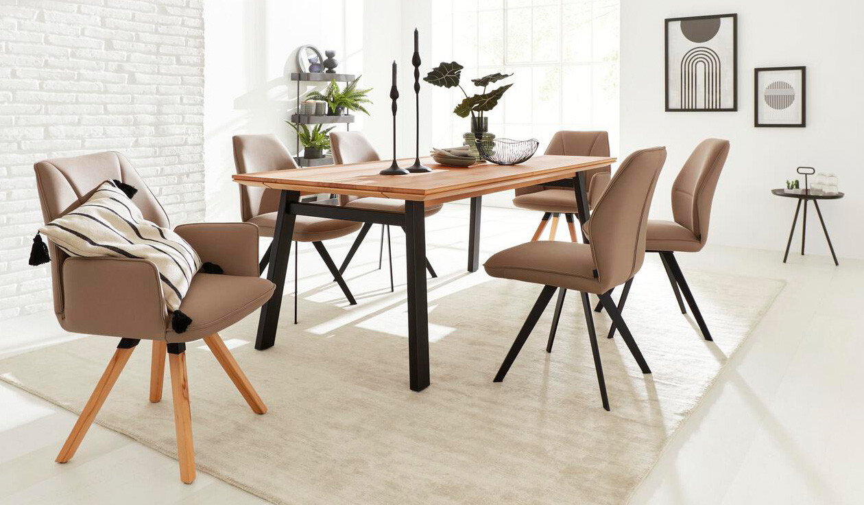 Interliving Esszimmertisch und Stühle Helles, gemütliches Esszimmer mit Esstisch und Stühlen von Interliving