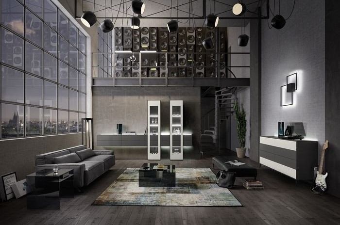 WK Wohnen Wohnzimmer-Möbel WK Wohnprogramm mit weiß-grauem Sideboard, schwebende Wohnwand mit zwei hohen Vitrinen und grauem Sofa.