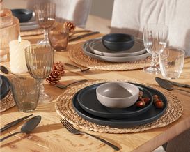 Teller "Uno" grau, ca. 17,5 cm