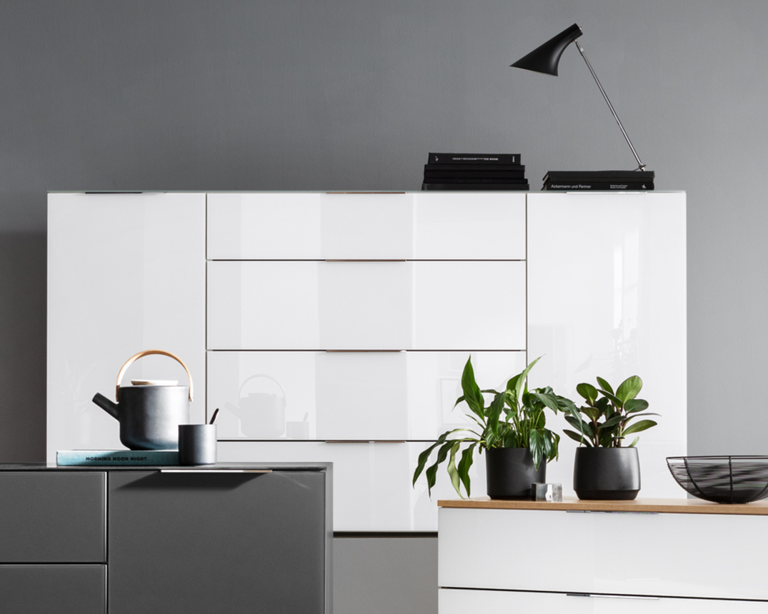 Kommode "Menden" weiß/Weißglas matt,  2 Türen, 4 Schubladen - weiß matt - 1