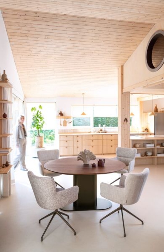 XOOON Brianza, Tisch 150 x 120 cm - Walnuß Furnier - Braun - 12