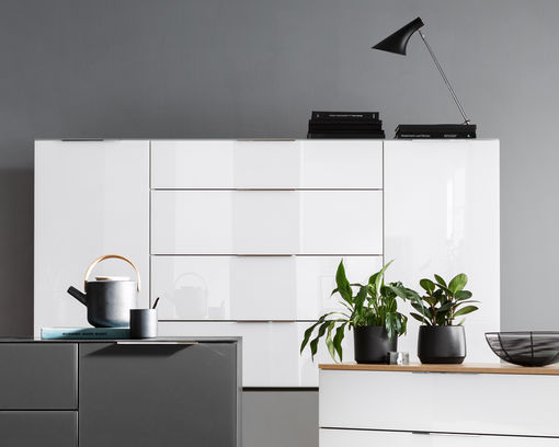 Kommode "Menden" weiß/Weißglas matt,  2 Türen, 4 Schubladen - weiß matt - 1