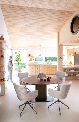 XOOON Brianza, Tisch 150 x 120 cm - Walnuß Furnier - Braun - 12