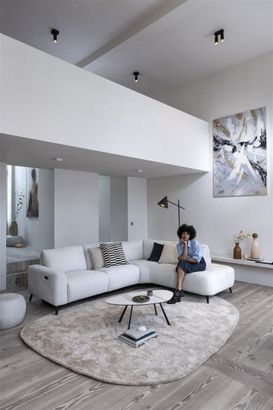 XOOON Carini, Ecksofa 2,5 Sitzer Armlehne links elektrisch + Ottomane rechts - Vada Ivory -  - 12