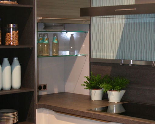 Moderne Loft-Küche AV 4030 - Front Lichtgrau hochglanz Lack - Korpus Edelstahl - 2