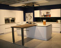 Zeitlose Küche mit Insel Laser - Front / Koprus Premiumweiss - 1