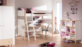 Weißes Hochbett der Marke PAIDI mit Schreibtisch unter der Liegefläche, Einstiegsleiter und Bettumrandung