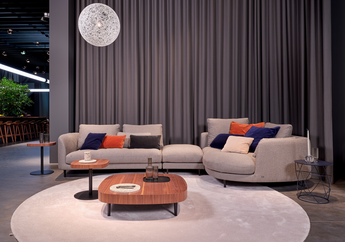 Sofa-Wohnlandschaft der Marke Rolf Benz - mit drei Beistelltischen und Couchtisch