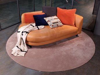 Sofa in der Farbe Orange - Marke Rolf Benz