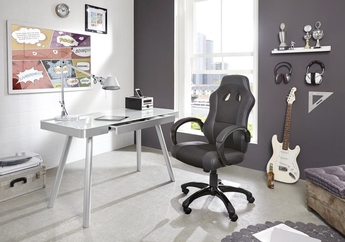 Arbeitsplatz mit Schreibtisch und Bürostuhl von Actona