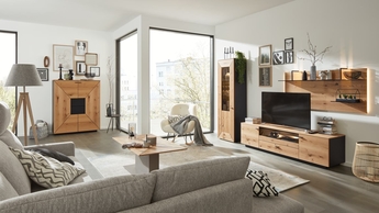 Interliving Wohnzimmermöbel bei Möbel Turflon Interliving Wohnzimmer mit Anbauwand und Highboard dunkles Holz und schwarze Highlights